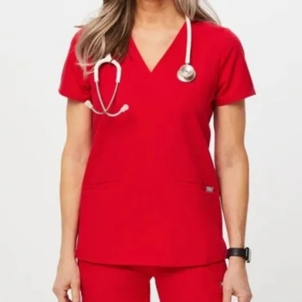 Figs Casma 3 Pocket Top In Winning RED